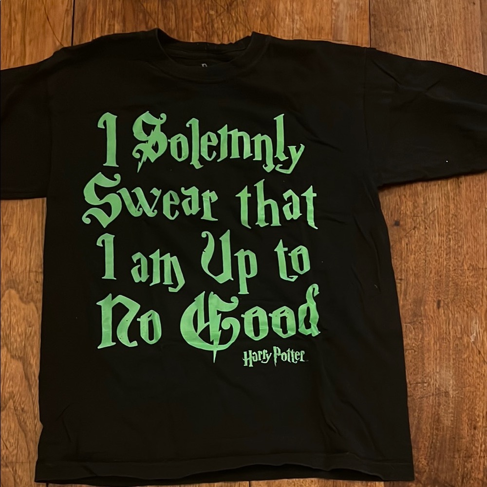 Sz 10/12 Harry Potter Black T-Shirt with Green Print like new condition.